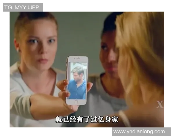 足球巨星携妻共度浪漫海滩假期尽享阳光与海浪的甜蜜时光